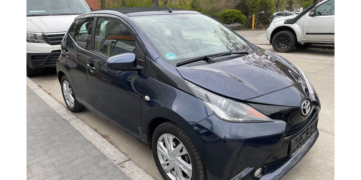 Toyota Aygo (X) 82.000 km 9.500 &euro; Berlin 12359