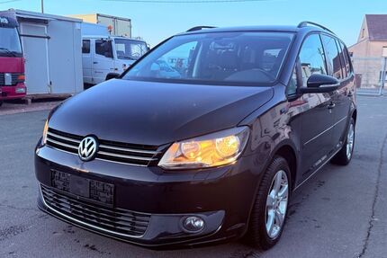 VW Touran 152.000 km 7.999 &euro; Döbeln 04720