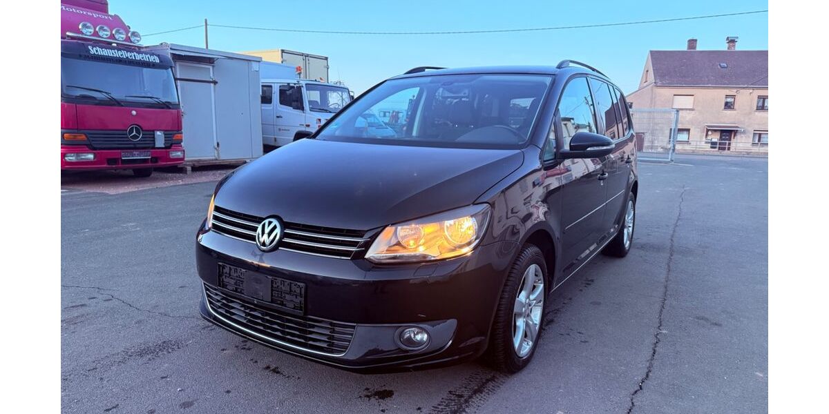 VW Touran 152.000 km 7.999 &euro; Döbeln 04720