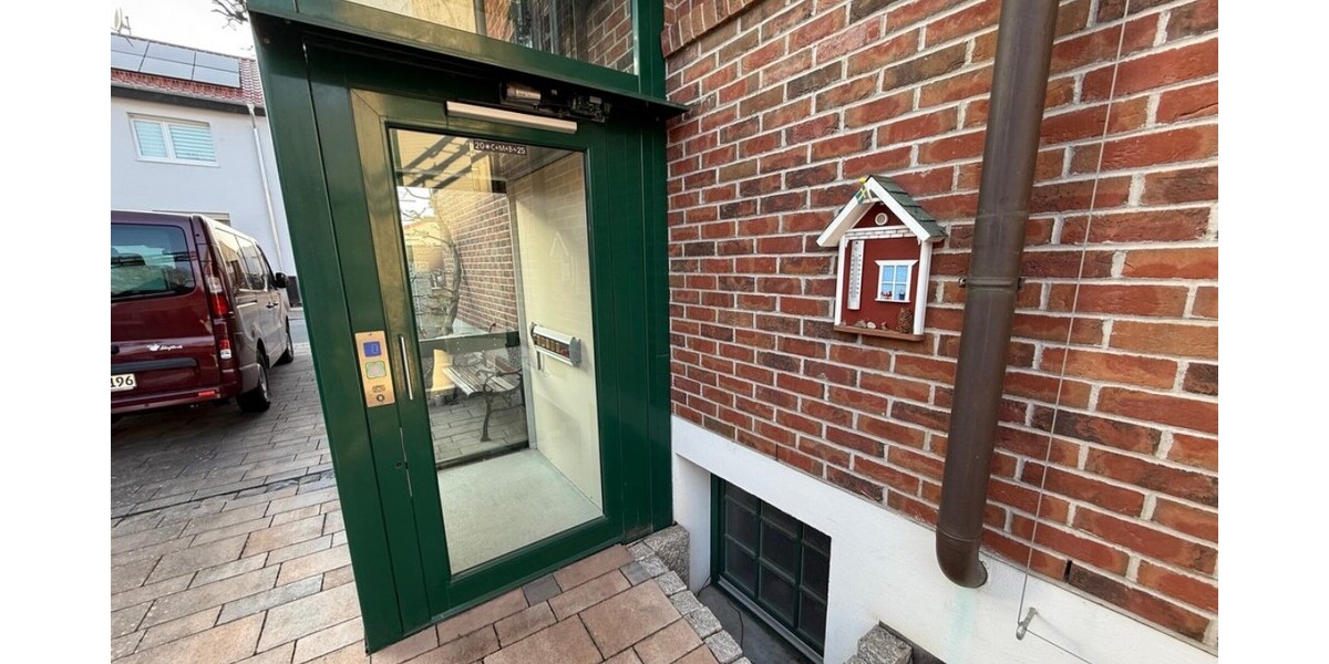 Flörsheim: Sie suchen das besondere Wohnflair? Ein toller Familienwohnsitz mit ELW - Doppelhaushälfte Flörsheim | Angebot:25568492