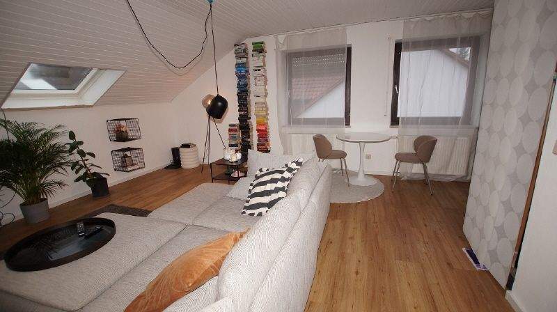 2 Zimmer-Dachgeschosswohnung mit Garage 2 zimmer