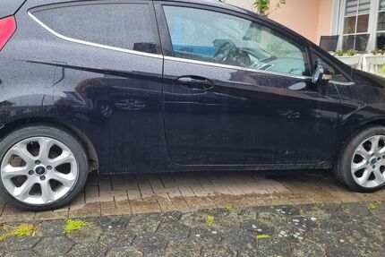 Ford Fiesta 240.876 km 2.100 &euro; Breitscheid 35767
