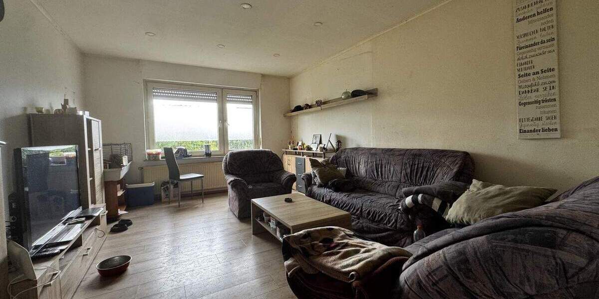 Ein- bis Zweifamilienhaus wartet auf den passenden Handwerker... 6 zimmer