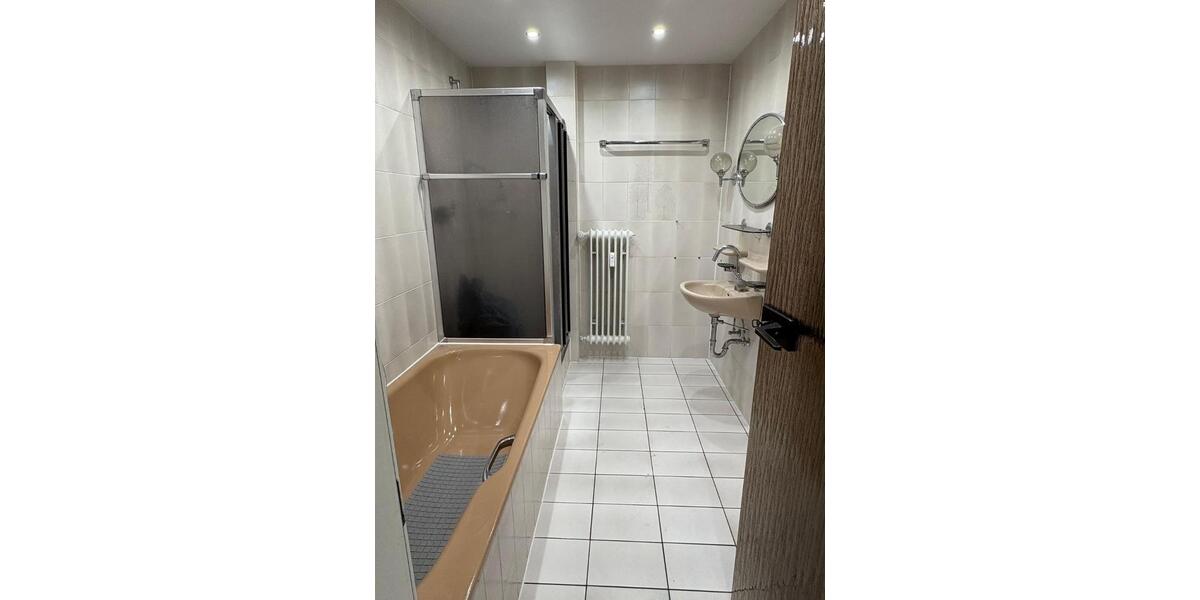 Schöne 3,5 Zimmer Maisonette-Wohnung mit Balkon und Garage 3.5 zimmer