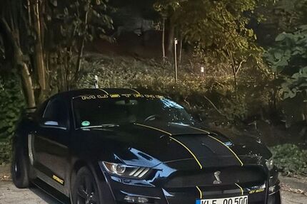 Ford Mustang 106.000 km 25.800 € Goch 47574