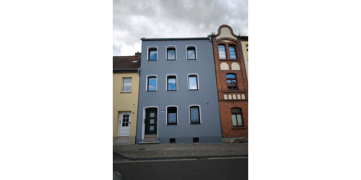Reihenhaus Staßfurt - 7 Zimmer, 151 m&sup2;, 249.000&euro; | Angebot:27443932