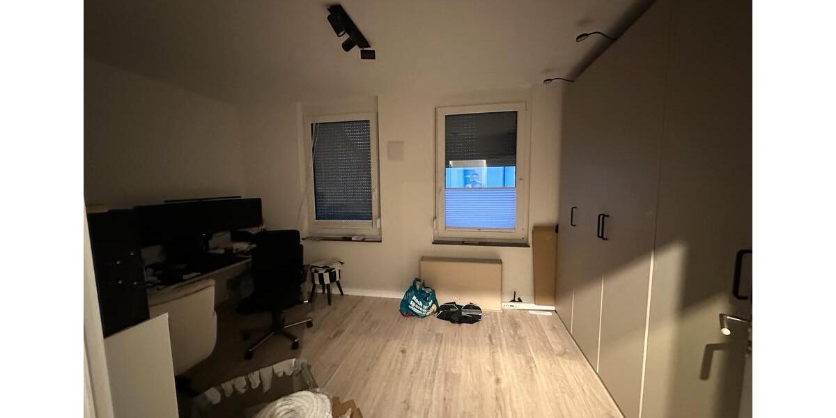 Etagenwohnung Schenefeld - 5 Zimmer, 150 m&sup2;, 2.250&euro; | Angebot:25590013