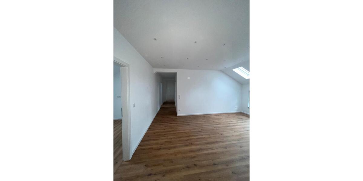 Dachgeschoßwohnung Neuwied - 4 Zimmer, 99 m&sup2;, 1.250&euro; | Angebot:26032351