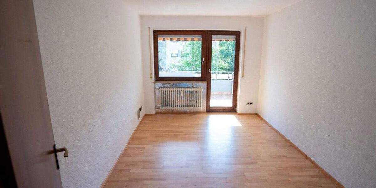 Etagenwohnung Singen - 4 Zimmer, 100 m&sup2;, 290.000&euro; | Angebot:25781556