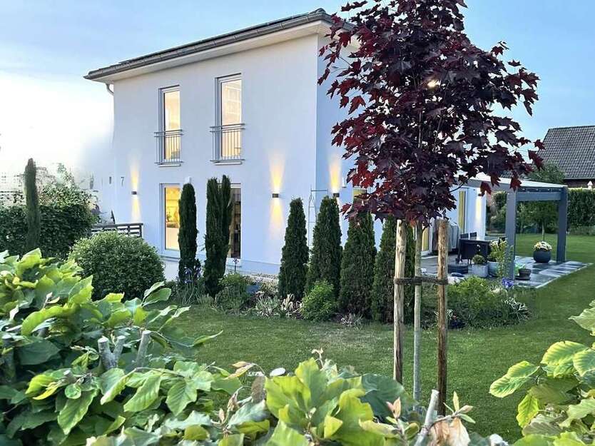 Haus zum Kaufen in Buxtehude Hedendorf 695.000 € 156.25 m²