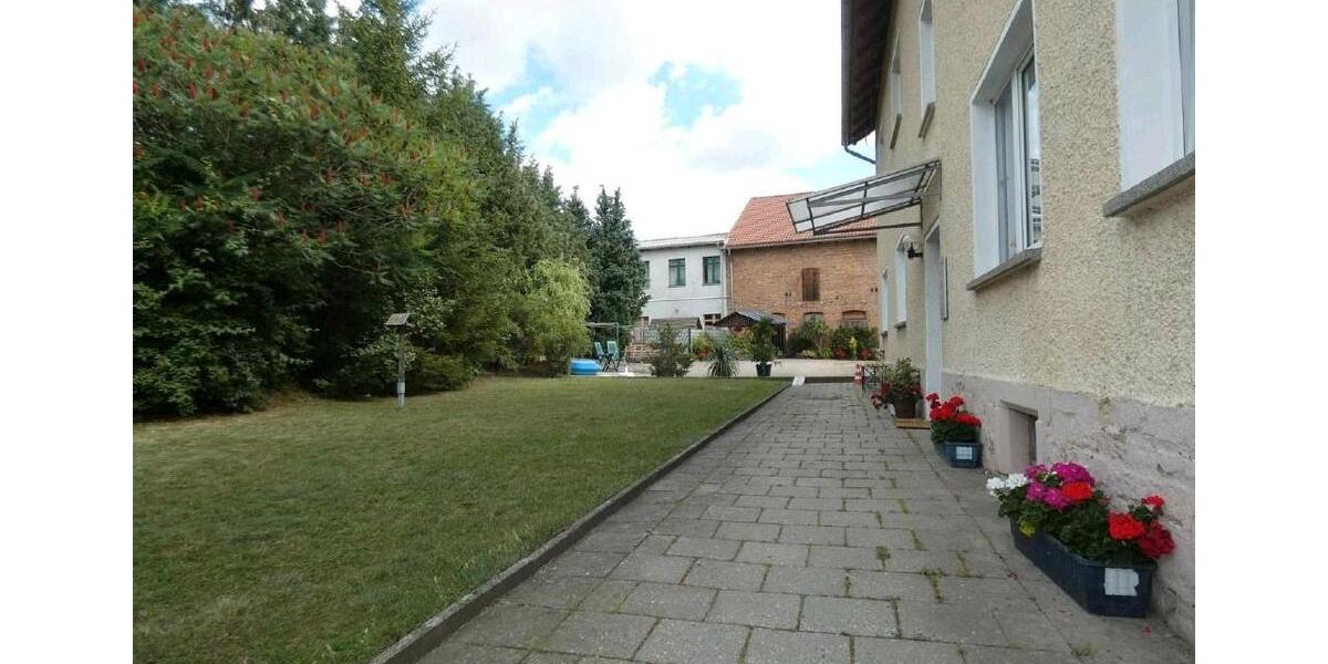 Helle 4-Zimmer-Altbauwohnung im 1. OG, ca. 93m² - ruhige Lage 4 zimmer