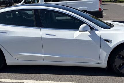 Tesla Model 3 99.800 km 22.999 &euro; Hürth 50354