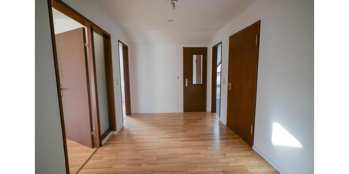 Dachgeschoßwohnung Freiberg am Neckar - 2 Zimmer, 66 m&sup2;, 900&euro; | Angebot:25422858