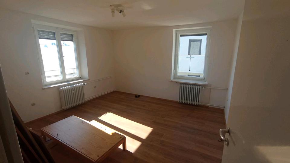Etagenwohnung Ingolstadt - 7 Zimmer, 208 m&sup2;, 410&euro; | Angebot:26403657