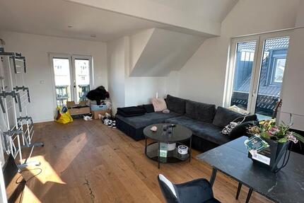 Neuwertig 2- Zimmerwohnung mit Einbauküche, Aufzug, Klimaanlage