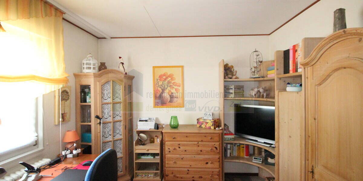 Wohnen auf einer Ebene mit Weitblick: Gepflegter Bungalow mit Einliegerwohnung, sonnigem Garten und Panorama in Toplage von Blumberg! 5 zimmer