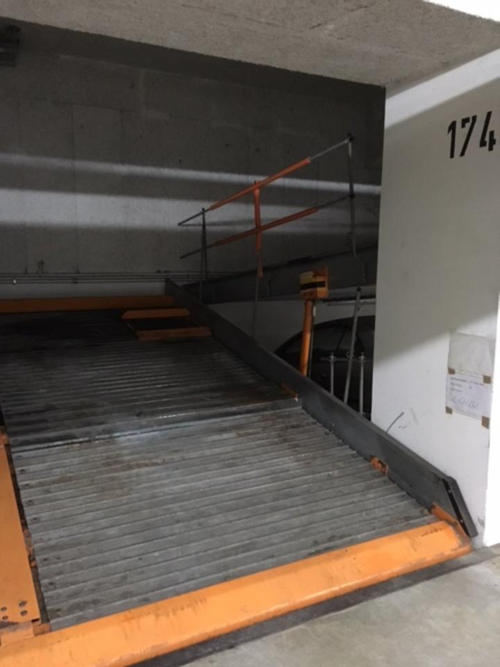 Doppelparker Stellplatz Tiefgarage Garage