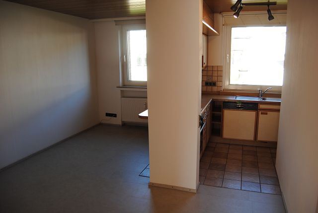 Wohnung im EG mit Balkon, Garage und Stellplatz in ruhiger Lage ... sucht lebensälteren Mieter ... 2 zimmer