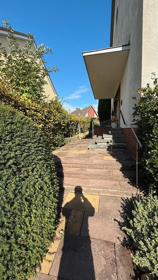 Helle 3 Zimmer-WohnungHaushälfte 1.OG zum 01.10.25 + Balkon