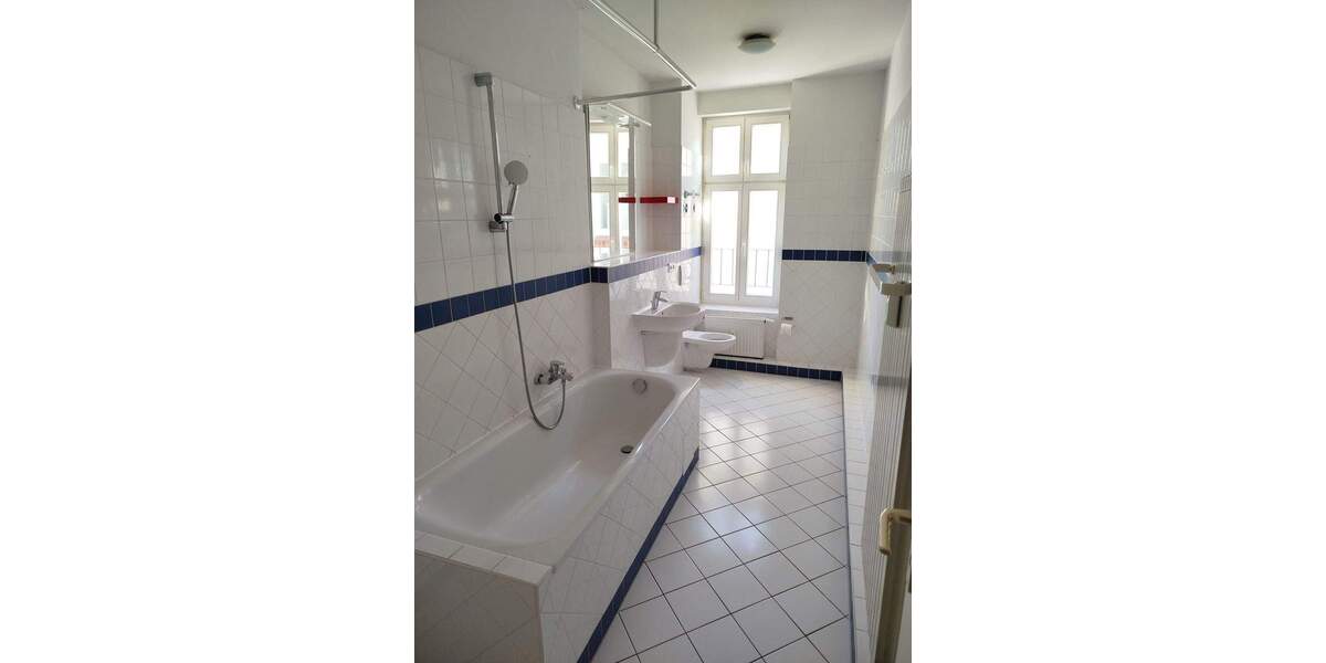 Etagenwohnung Dessau-Roßlau Innenstadt - 3 Zimmer, 104 m&sup2;, 680&euro; | Angebot:25355733