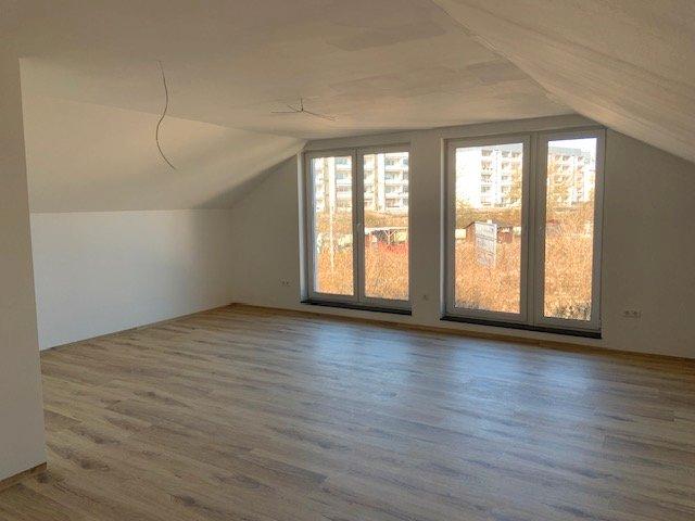 Maisonettenwohnung Burg Stargard - 3 Zimmer, 150 m&sup2;, 1.500&euro; | Angebot:26337189
