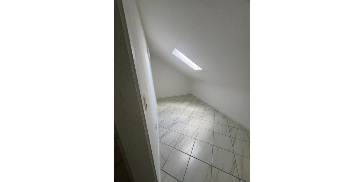 Etagenwohnung Friedberg (Hessen) - 4 Zimmer, 120 m&sup2;, 1.250&euro; | Angebot:26413332