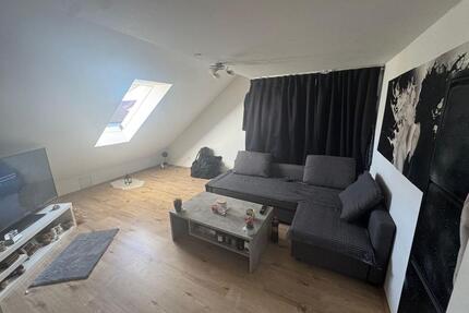 Ländlicher Charme trifft modernen Komfort – Lichtdurchflutete 1,5 Zimmer- Wohnung in Oberneuching!