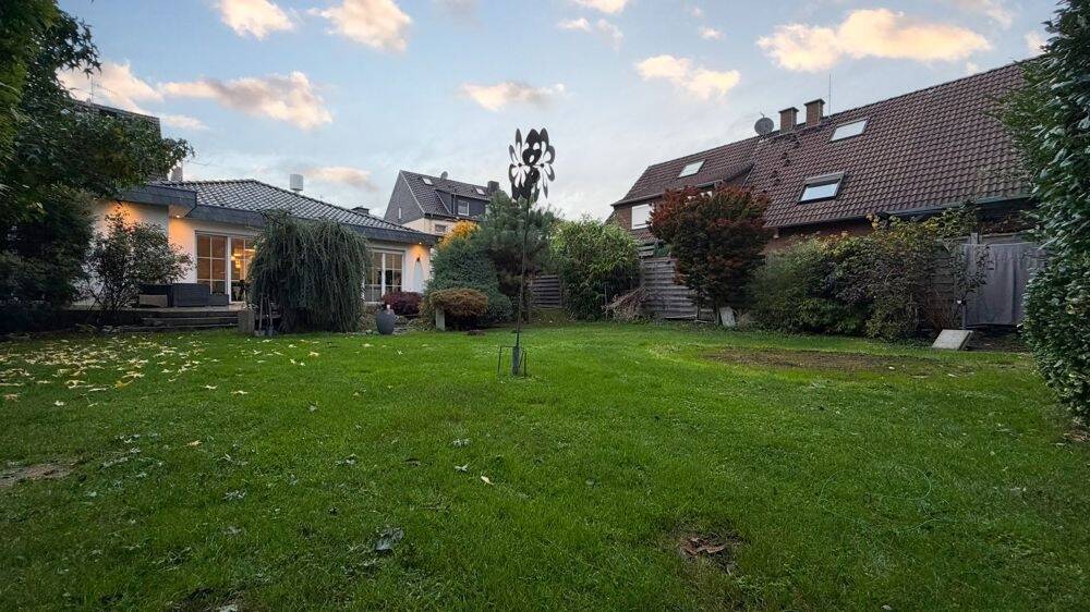 Traumhafter Bungalow mit Garten und vermieteter Doppelhaushälfte in Duisburg-Vierlinden! 4 zimmer
