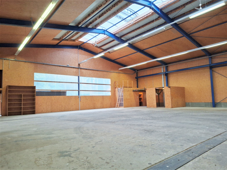 Große Produktionshalle zur Vermietung in Melle-Gesmold zimmer