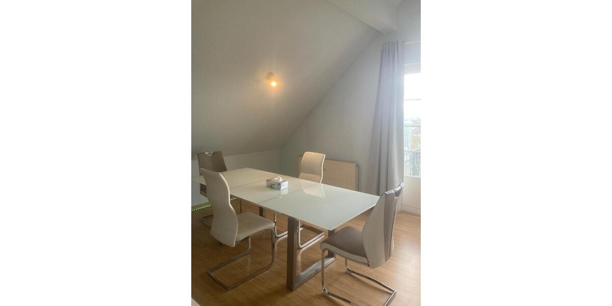 Dachgeschoßwohnung Wiesbaden Biebrich - 2.5 Zimmer, 80 m&sup2;, 1.000&euro; | Angebot:25986507