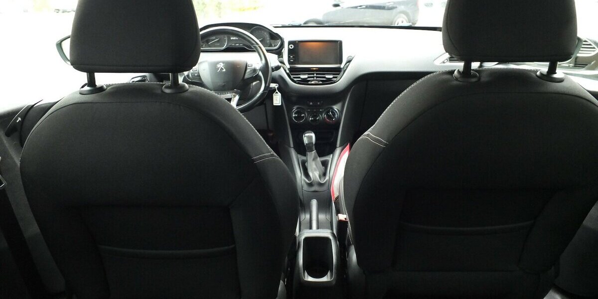 Peugeot 208 1.2 PURE TECH ALLURE KLIMAPDC SHZ SPORT LMF 98.599 km 7.500 &euro; Köln 50858