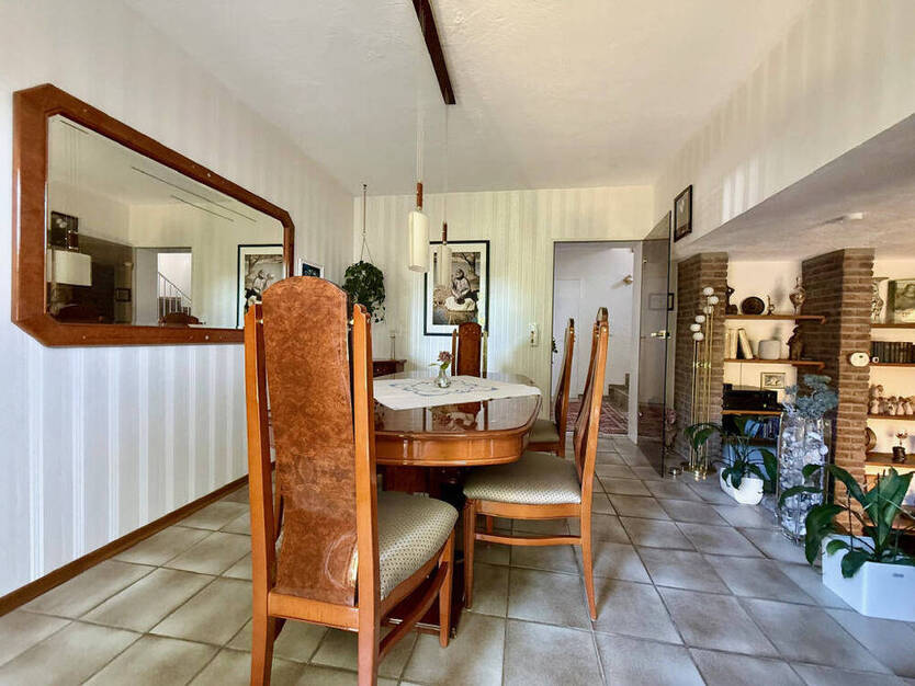 FröndenbergRuhr: Split-Level-Einfamilienhaus in bevorzugter Wohnlage - Ein echtes Liebhaberstück!