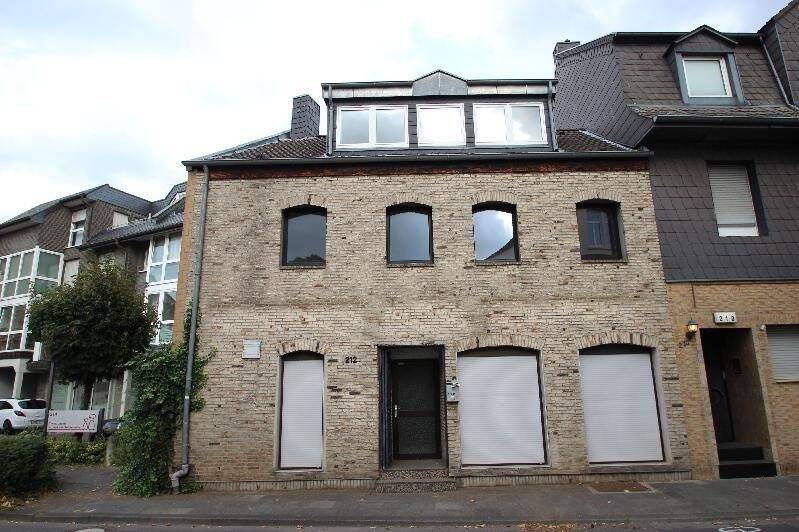 Wohn-u.Geschäftshaus im Zentrum von Köln-Porz ca. 220 m² Nutzungsänderung in 2-3 Wohnungen möglich. 5 zimmer