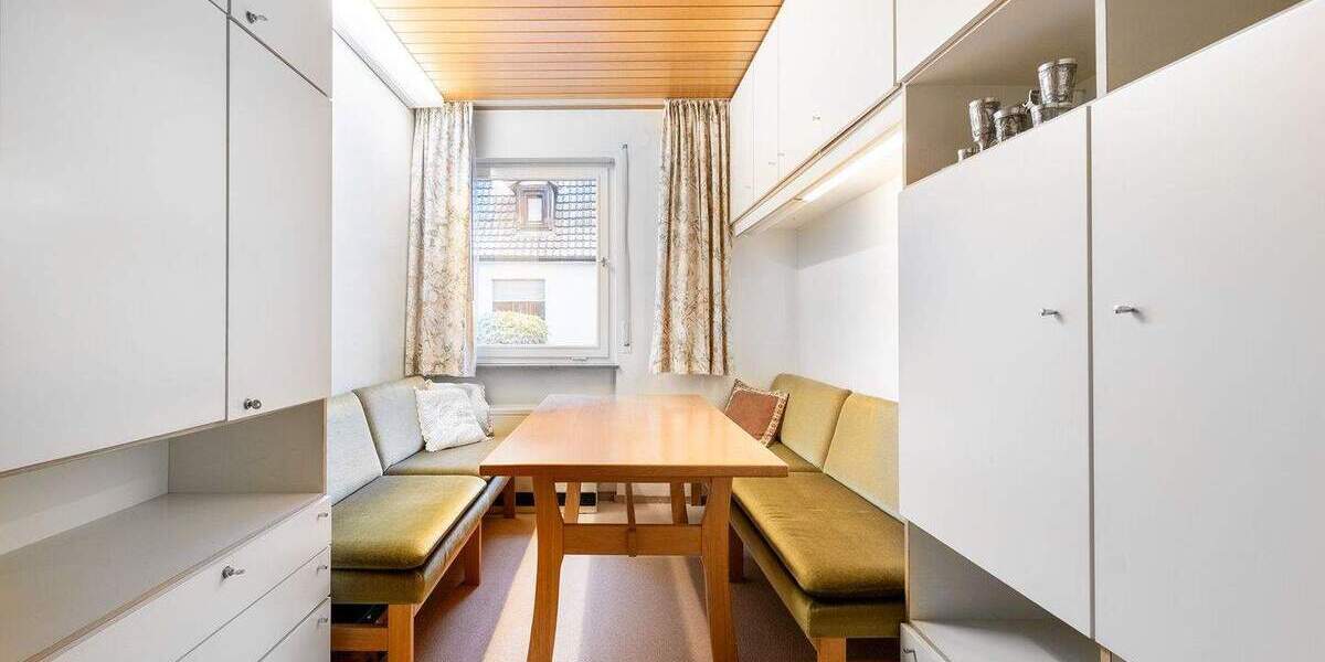 Tolles 2-FH mit über 220m² WFL möglich 9 zimmer