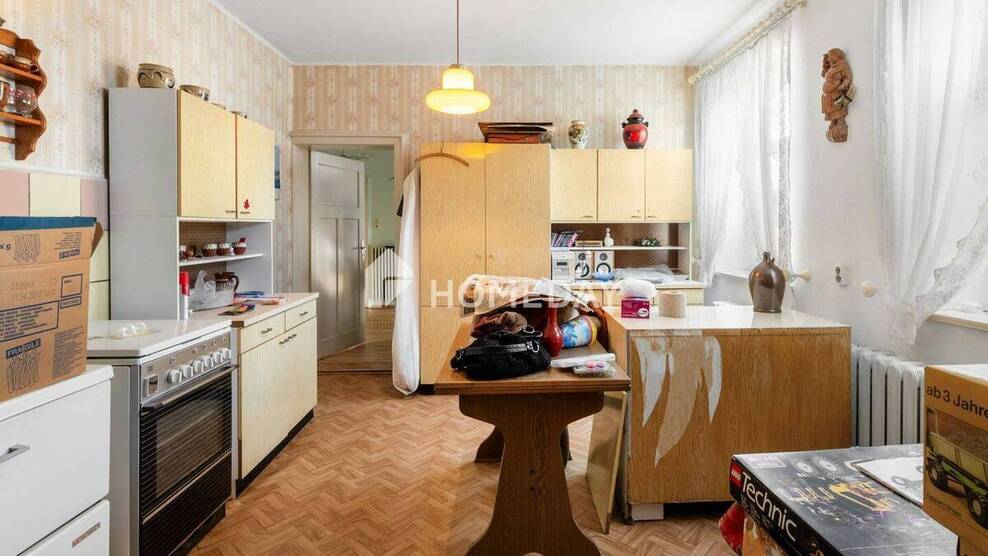 Viel Platz & Potenzial: EFH mit 8 Zimmern, Innenhof & Nebengelass auf großem Grundstück 8 zimmer