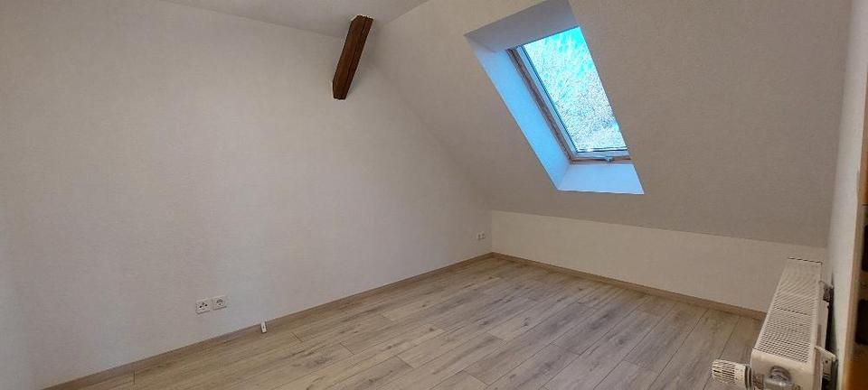 Dachgeschoßwohnung Könnern - 2 Zimmer, 42 m&sup2;, 300&euro; | Angebot:26249662