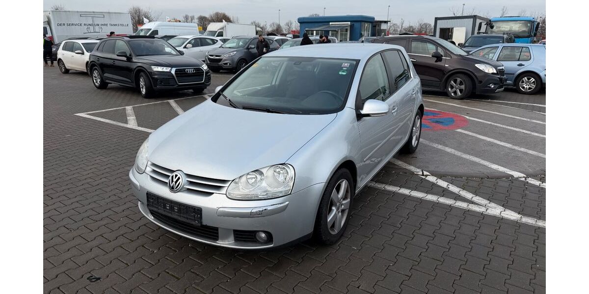 VW Golf 199.652 km 1.999 &euro; MITTENWALDE 15749
