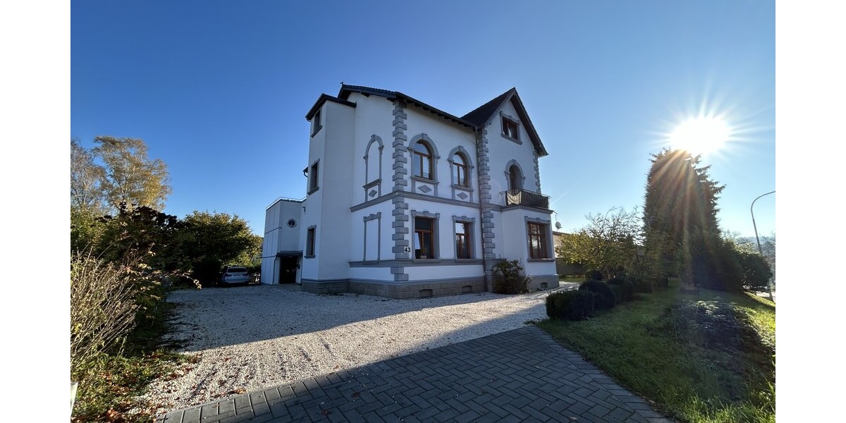 Charmante 4-Zimmer-Wohnung in gepflegter Altbauvilla 4 zimmer