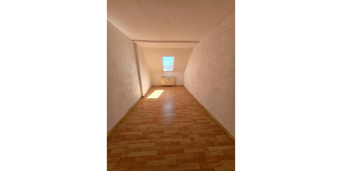 Dachgeschoßwohnung Meerane - 3 Zimmer, 75 m&sup2;, 354&euro; | Angebot:26413675