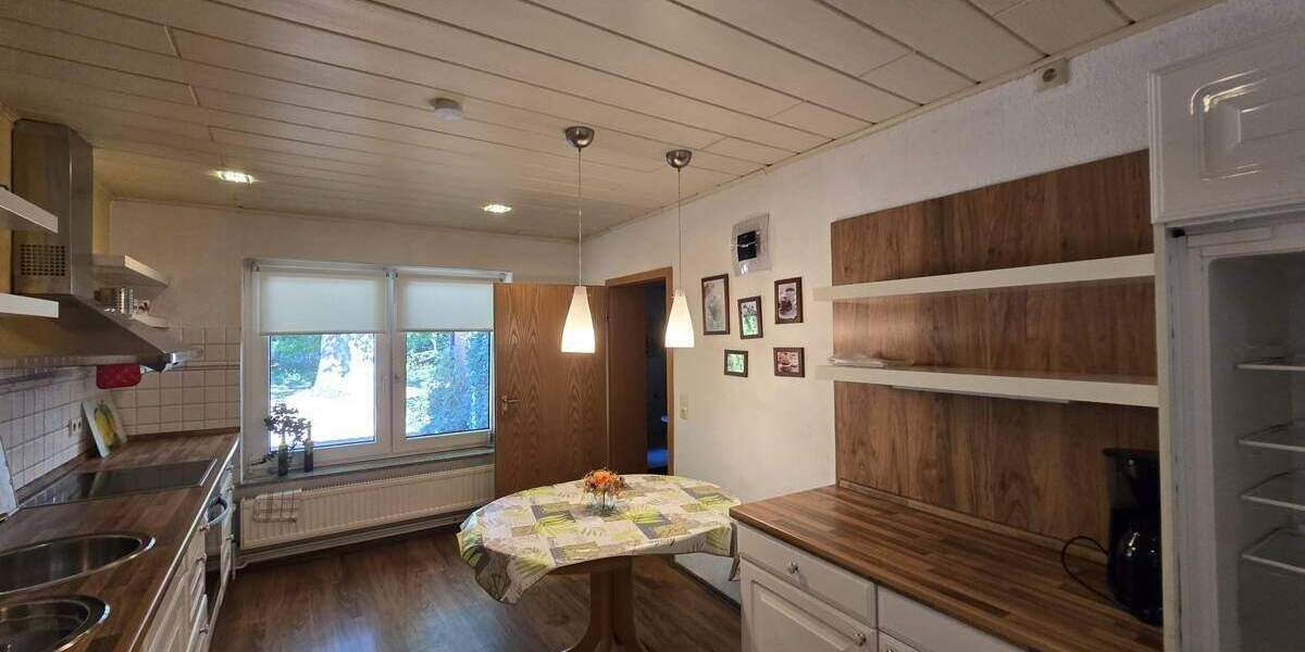 Zweifamilienhaus auf großzügigem Grundstück in idyllischer Lage 1 zimmer