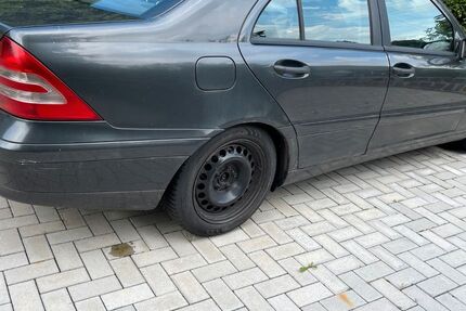 Mercedes-Benz 270 315.000 km 2.800 € Lößnitz 08294