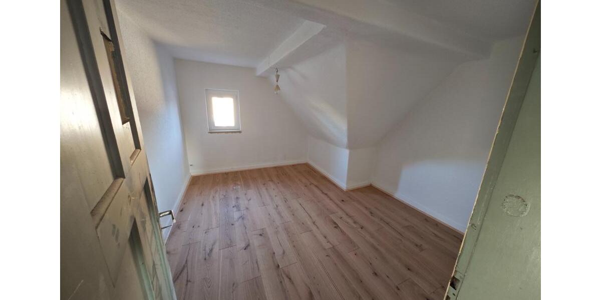 Gepflegte 4-Zimmer Doppelhaushälfte mit Garage in Hannover-Leinha 4 zimmer