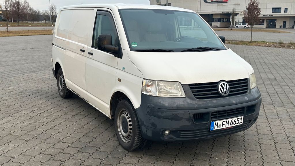 VW T5 Transporter 272.000 km 6.490 &euro; München 81539