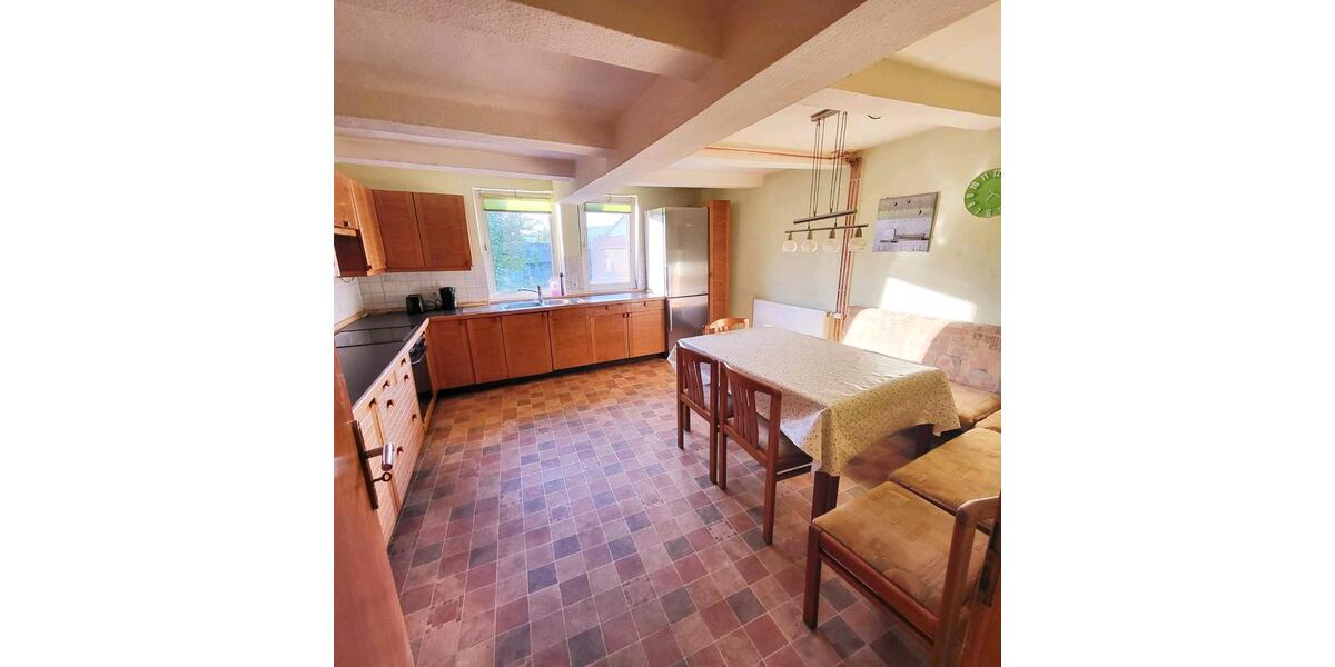 Einfamilienhaus Eschershausen - 11 Zimmer, 300 m&sup2;, 750&euro; | Angebot:25419553