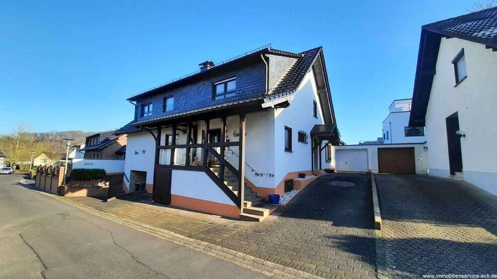 Haus zum Kaufen in Hennef 589.000 € 250 m²