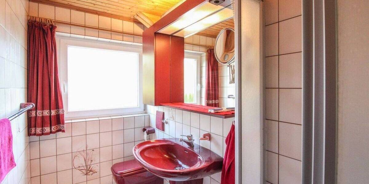 Familienfreundliches Reihenendhaus mit zwei Wohneinheiten in ruhiger Lage von Zuffenhausen- Erbpacht 6 zimmer