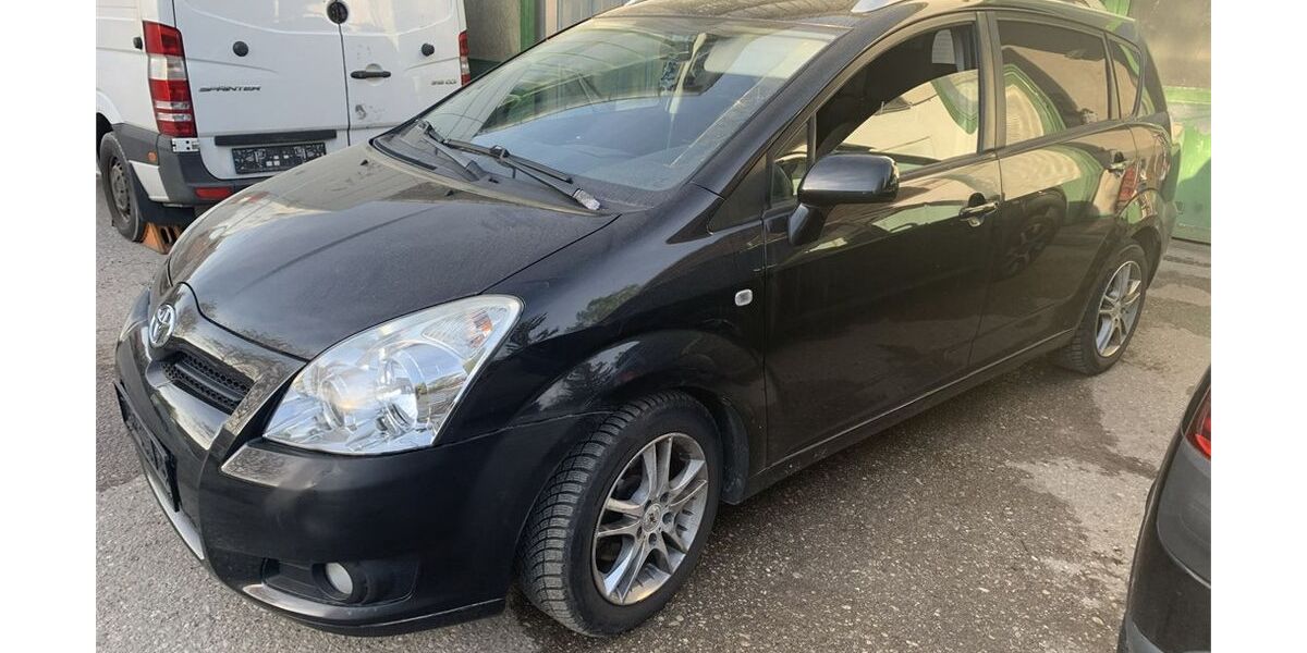 Toyota Corolla Verso 234.000 km 3.690 &euro; Lenggries,Fleck 83661