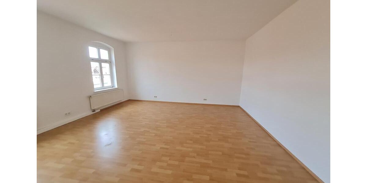 Etagenwohnung Hohenmölsen - 2 Zimmer, 65 m&sup2;, 350&euro; | Angebot:23150002