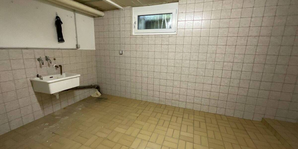 Einfamilienhaus Petersberg - 6 Zimmer, 180 m&sup2;, 1.600&euro; | Angebot:26106614