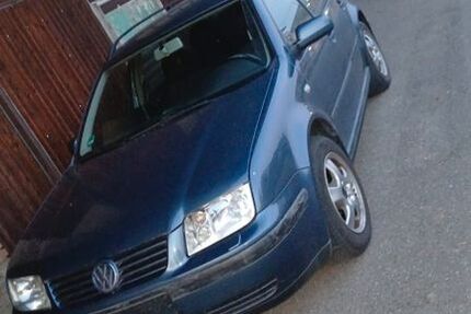 VW Bora 169.000 km 1.490 &euro; Kämpfelbach 75236